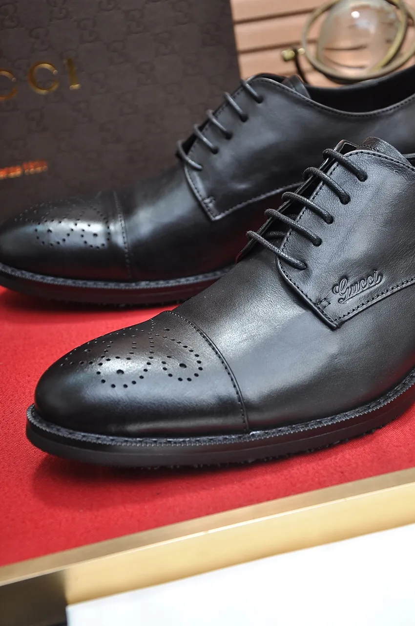 Men's shoes💰460💶Italy's top luxury men's shoe giant [GUCCI] has arrived in new style🍃Original European style🔰 Pleasant to the eye😍In order to make the shoes more durable and non-deformable🌀The production continues to follow traditional methods but there is still no lack of innovation💪The original sheepskin is chosen for the leather♻Smooth, natural and extra bright⭐Made of imported cowhide, the first choice of the rich 38-45 (45 customized)